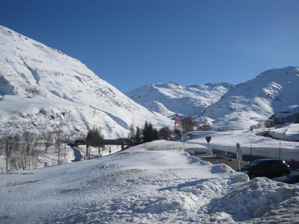 Hotel Des Alpes Realp Exterior photo